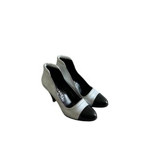 Chanel Vintage Colorblock Leather Pumps
